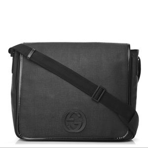 Authentic GUCCI GG Supreme Messenger bag NWOT
